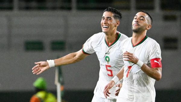 زياش (يمين) يقود المغرب للفوز (Photo by SIA KAMBOU / AFP)