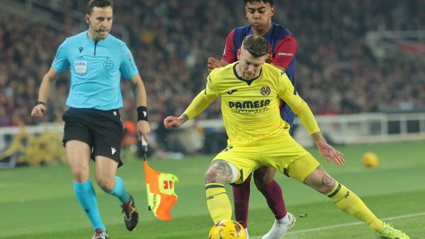 برشلونة يسقط من جديد (Photo by LLUIS GENE / AFP)