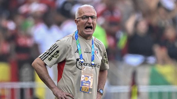 دوريفال جونيور (Photo by MAURO PIMENTEL / AFP)