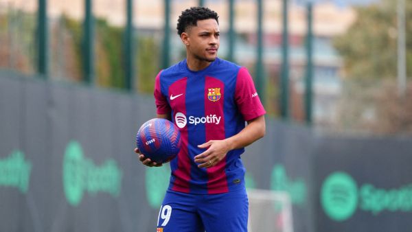 فيتور روكي يقود برشلونة للفوز (Photo by Pau BARRENA / AFP)