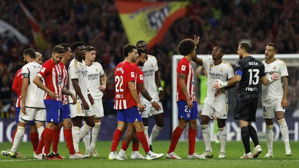 ريال مدريد يلاقي أتلتيكو في الافتتاح (Photo by OSCAR DEL POZO / AFP)