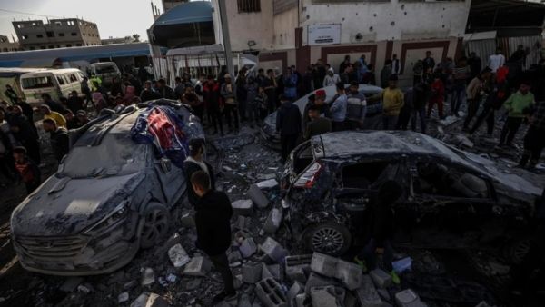 قوات الاحتلال الإسرائيلي تقصف فجر اليوم محيط مستشفى شهداء الأقصى وسط قطاع غزة