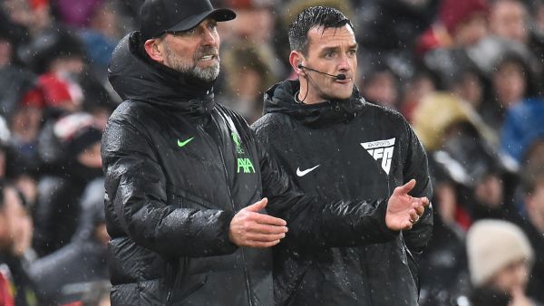 رد فعل لويس دياز على انفعال كلوب خلال مباراة ليفربول ونيوكاسل