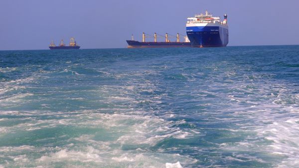 Yemen’s Houthis strike a US ship in the Gulf of Aden. (AFP)