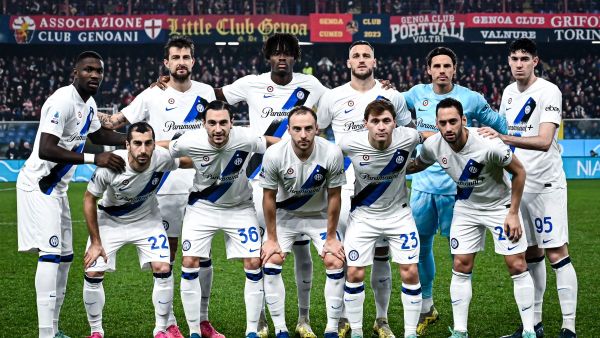 Inter Milan players line up prior to the Italian Serie A football match between Genoa and Inter Milan at Luigi Ferraris stadium in Genoa, on December 29, 2023 (Photo by Piero CRUCIATTI / AFP)