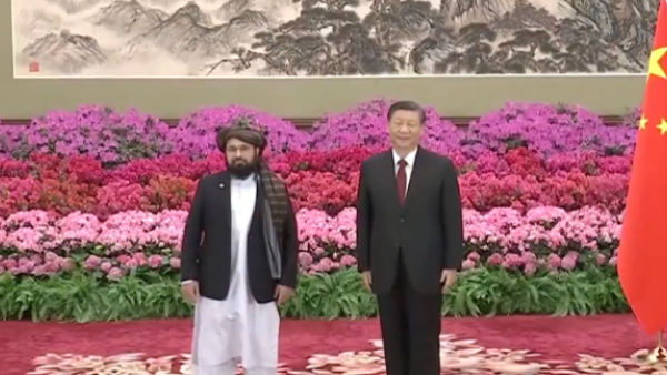 Chinese President Xi Jinping (R) and Taliban ambassador to China Mawlai Assadullah (L) in Beijing, 30-01-2024