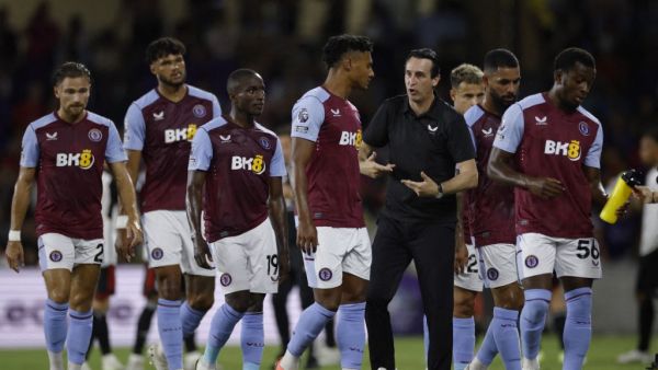 Unai Emery, Manager of Aston Villa, gives the team instructions during the Premier League Summer Series match between Aston Villa and Fulham FC at Exploria Stadium on July 26, 2023 in Orlando, Florida. James Gilbert/Getty Images for Premier League/AFP (Photo by James Gilbert / GETTY IMAGES NORTH AMERICA / Getty Images via AFP)