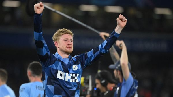 Manchester City's Belgian midfielder #17 Kevin De Bruyne celebratse winning the UEFA Champions League final football match between Inter Milan and Manchester City at the Ataturk Olympic Stadium in Istanbul, on June 10, 2023. (Photo by FRANCK FIFE / AFP)