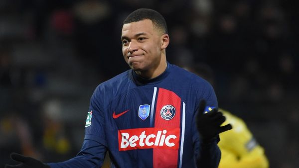 Paris Saint-Germain's French forward #07 Kylian Mbappe reacts during the French Cup round of 32 football match between US Orleans Loiret Football and Paris Saint-Germain (PSG) at the Stade de la Source, in Orleans, central France, on January 20, 2024. (Photo by Guillaume SOUVANT / AFP)