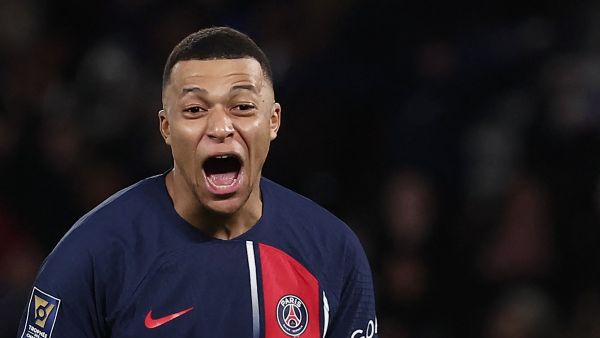 Paris Saint-Germain's French forward #07 Kylian Mbappe reacts during the French Champions' Trophy (Trophee des Champions) football match between Paris Saint-Germain (PSG) and Toulouse FC at the Parc des Princes stadium in Paris on January 3, 2024. (Photo by FRANCK FIFE / AFP)