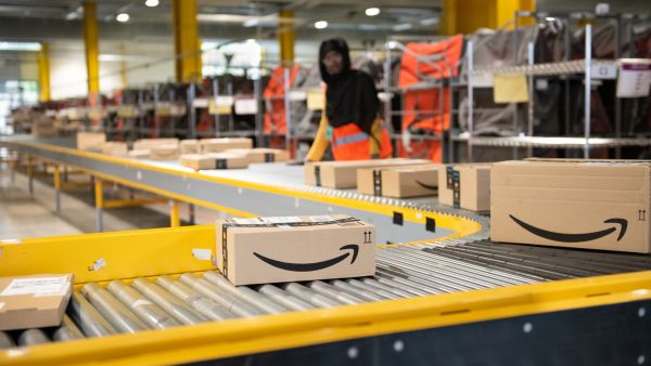  Logistics activity on the Amazon site 