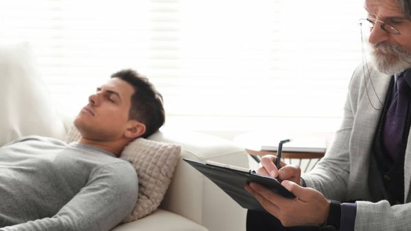 أفضل دكتور نفسي في دبي: 5 أطباء ننصح بزيارتهم