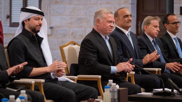 الملك عبدالله الثاني يتحدث عن تفاصيل عملية الإنزال الجوي