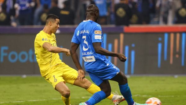 الهلال يتفوق على النصر (صورة أرشيفية) (Photo by Fayez NURELDINE / AFP