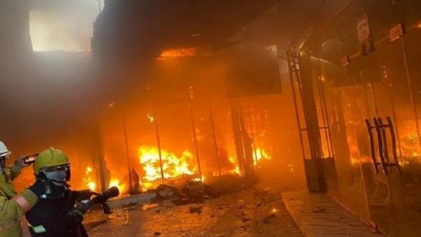 حريق ضخم في سوق البالة في العراق