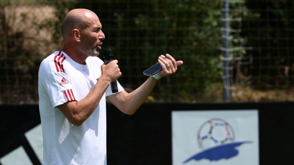 زين الدين زيدان (Photo by Christophe SIMON / AFP)