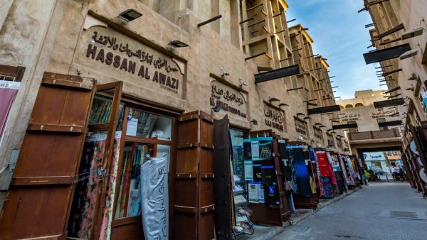 سوق الفهيدي بر دبي: الخدمات ومواعيد العمل مع أبرز المحلات