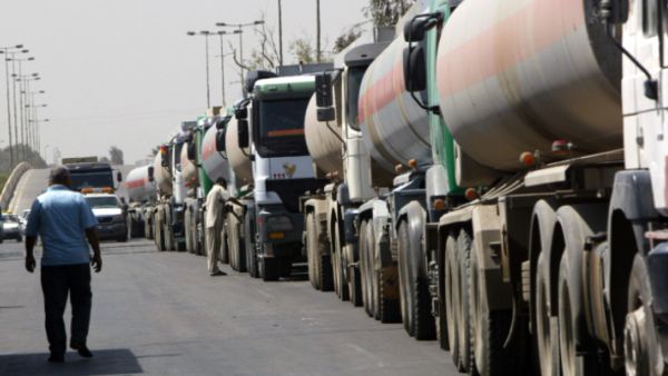 شاحنات عراقية محملة بالنفط متجهة للأردن