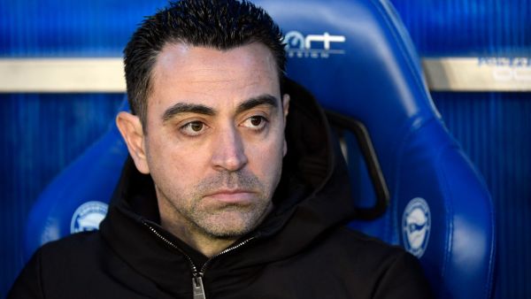 مستقبل تشافي مع برشلونة على المحك بسبب دوري أبطال أوروبا