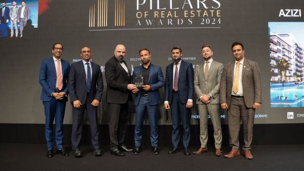 عزيزي للتطوير تحصل على جائزة "أفضل مطوّر مجتمعات" خلال حفل جوائز الروّاد العقاريين 2024