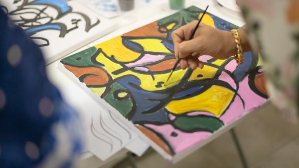 250 ورشة عمل تنطق بلغة الإبداع في "سكة للفنون والتصميم 12" 