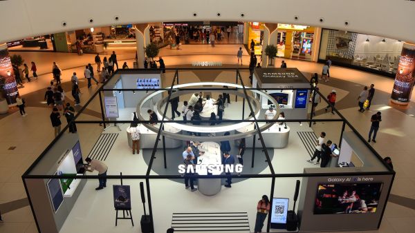 Samsung AI Pop-Up Store at The Dubai Mall continues to Draw Crowds in its final stretch 