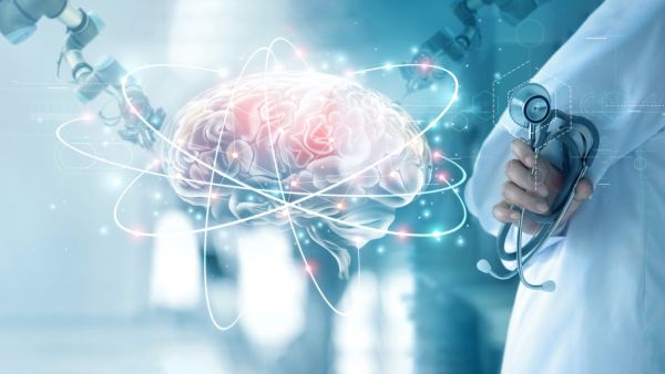 دراسة: ما علاقة العبث بالأنف بمرض الزهايمر؟