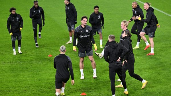 Dortmund's players take part in a training session at the Phillips stadium in Eindhoven on February 19, 2024, on the eve of their round of 16 UEFA Champions League football match against Psv Eindhoven. (Photo by JOHN THYS / AFP) Dortmund's players take part in a training session at the Phillips stadium in Eindhoven on February 19, 2024, on the eve of their round of 16 UEFA Champions League football match against Psv Eindhoven. (Photo by JOHN THYS / AFP)