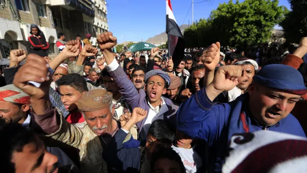 متظاهرون من أنصار جماعة الحوثي في اليمن