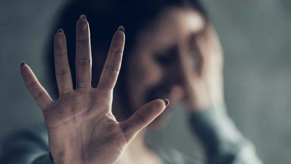  المشتكية طلبت وجبة طعام من مطعم صيني في منتصف الليل