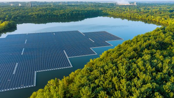  floating solar panels