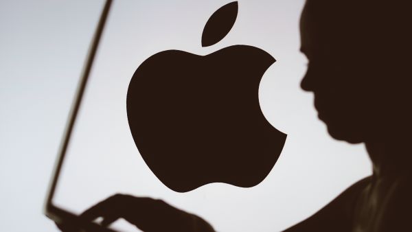 Apple thanks hacker charged with stealing $2.5m 