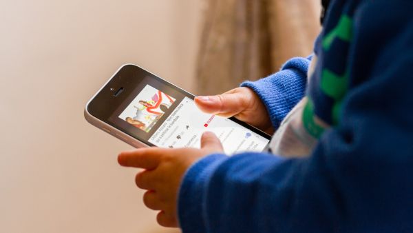 Tips to safeguarding children from smartphones