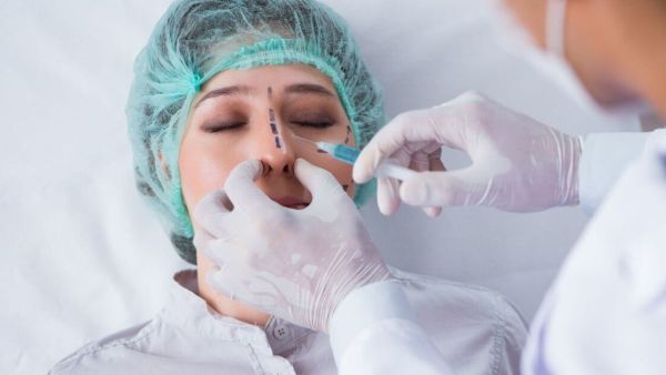 أفضل دكتور تجميل أنف في دبي: 13 طبيب ننصحك به