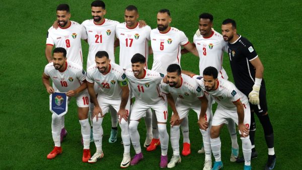 الأردن تسحق باكستان (Photo by KARIM JAAFAR / AFP)