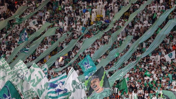 الأهلي يلاقي الفتح اليوم (Photo by Fayez Nureldine / AFP)