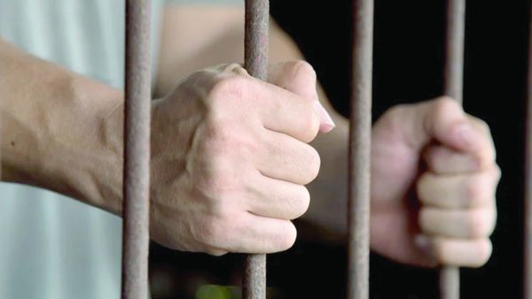 عقوبة بالحبس 