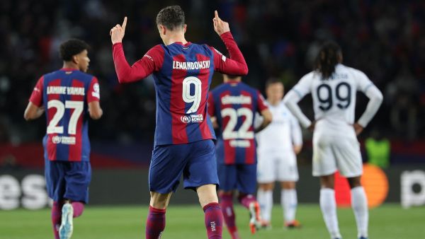 برشلونة إلى ربع النهائي (Photo by LLUIS GENE / AFP)