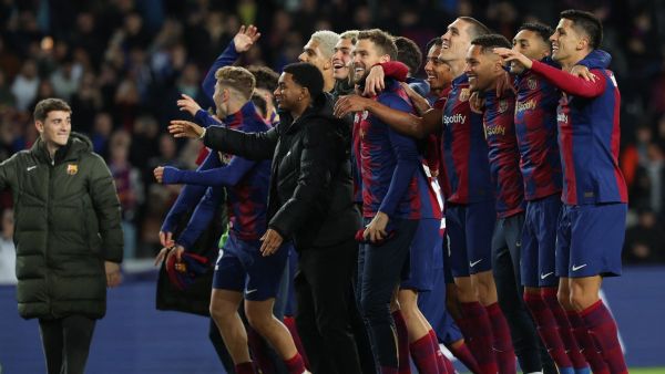 برشلونة مرشح لتحقيق انتصار جديد (Photo by LLUIS GENE / AFP)