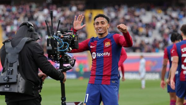 رافينيا (Photo by LLUIS GENE / AFP)