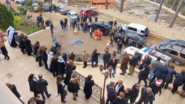 ضابط يطلق النار على والديّ زوجته وعلى نفسه