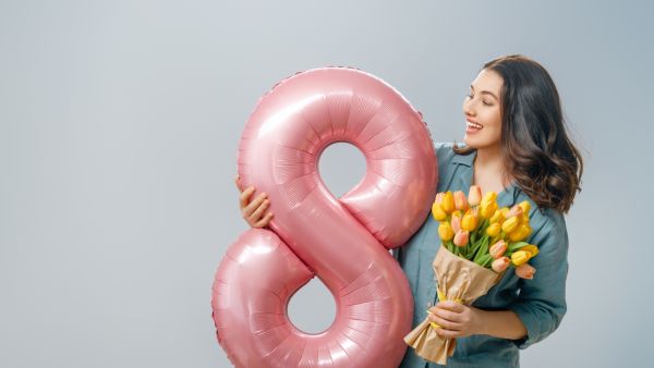 كلمات قوية عن 8 مارس(Shutterstock)