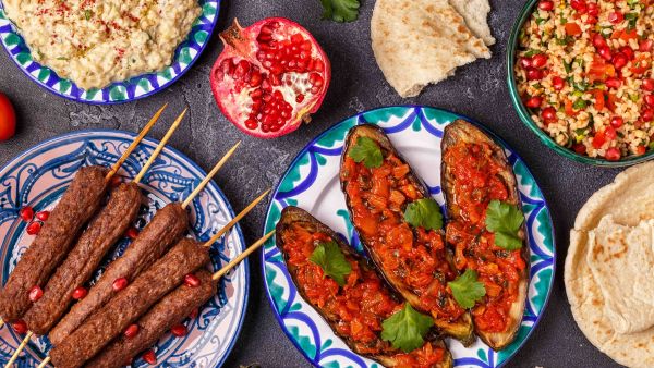 منيو مطعم عروس دمشق دبي: المواعيد والفروع