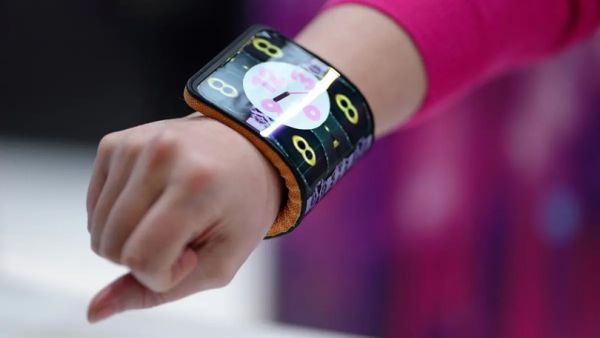 Motorola's vision of future: Wearable Phones on Our wrists