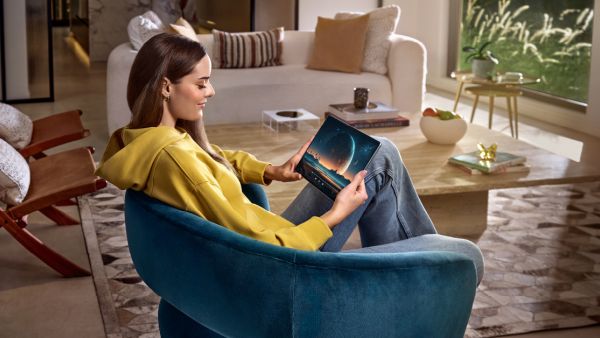 MatePad Pro جهاز HUAWEI MatePad Pro مقاس 13.2 بوصة: مسرح منزلي صغير واستوديو إبداعي يمكنك اصطحابه معك أثناء التنقل