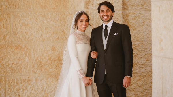 في الذكرى الأولى لزواجها...تفاصيل أنيقة وملكية لا تنسى من زفاف الأميرة إيمان