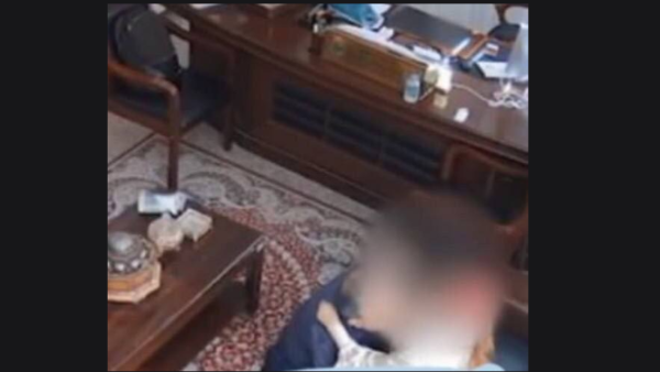 تسريب جنسي لعميد كلية مع طالباته يثير زوبعة في العراق