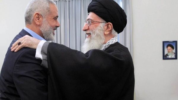 رئيس المكتب السياسي لحركة حماس إسماعيل هنية، المرشد الإيراني علي خامنئي