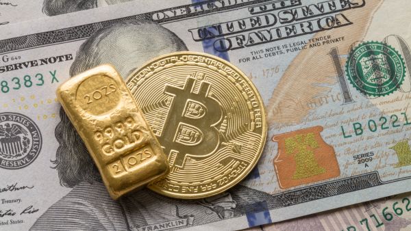 Gold, Bitcoin skyrocket to record highs amid fears of interest rate cuts