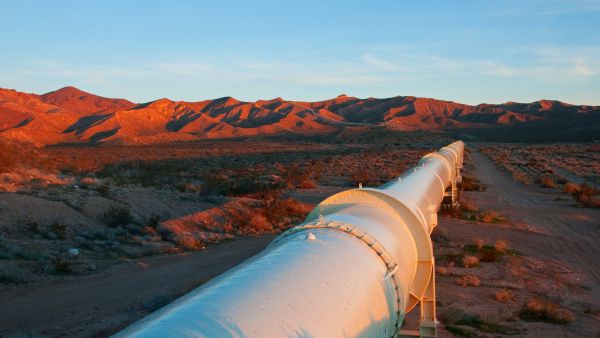 Israeli firm enters groundbreaking deal to transport fuel through Arab Nations